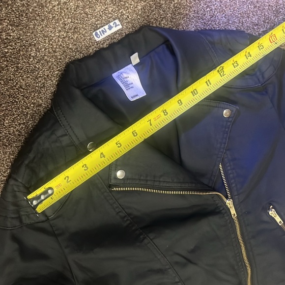 Black denim jacket. Size 4. - Picture 10 of 11